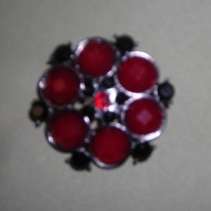 Brooch Vintage ,1 3/4" round ,nice stones